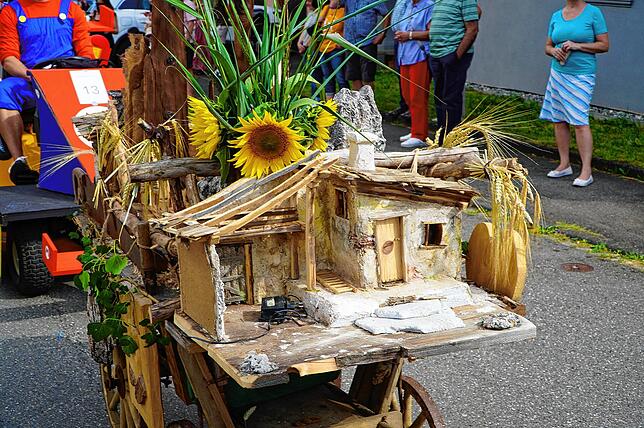Bild 3: Ausgelassene Stimmung bei dem Dorffest in Tengen-Watterdingen