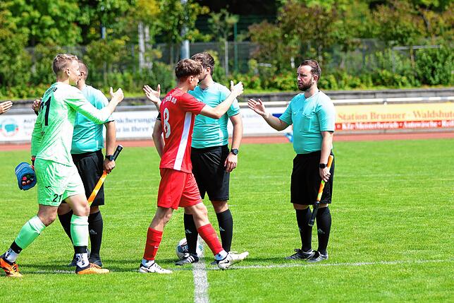 Bild 2: FC Tiengen 08 unterliegt Tabellenführer Spvgg. Gundelfingen/Wildtal mit 1:2 – und wir haben Fotos!