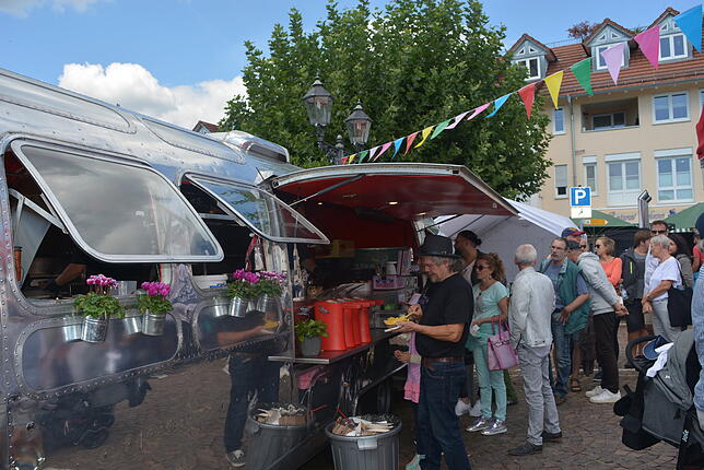 Geduld war beim Street Food Markt gefragt.