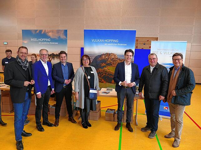 Sie machen Werbung für die Region, von links: Stefan Keil, Bürgermeister von Orsingen-Nenzingen, Engens Bürgermeister Johannes Moser, ...