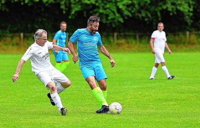 Bild 9: Ü40-Männer des FC Radolfzell stehen nach 6:0 gegen Pfaffenweiler/Ehrenkirchen im Verbandspokalfinale
