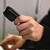 (Symbolbild) Wenn sich Betrüger am Telefon als Polizisten ausgeben, versuchen sie, ihre Opfer auszufragen oder verlangen nach Geld und ...