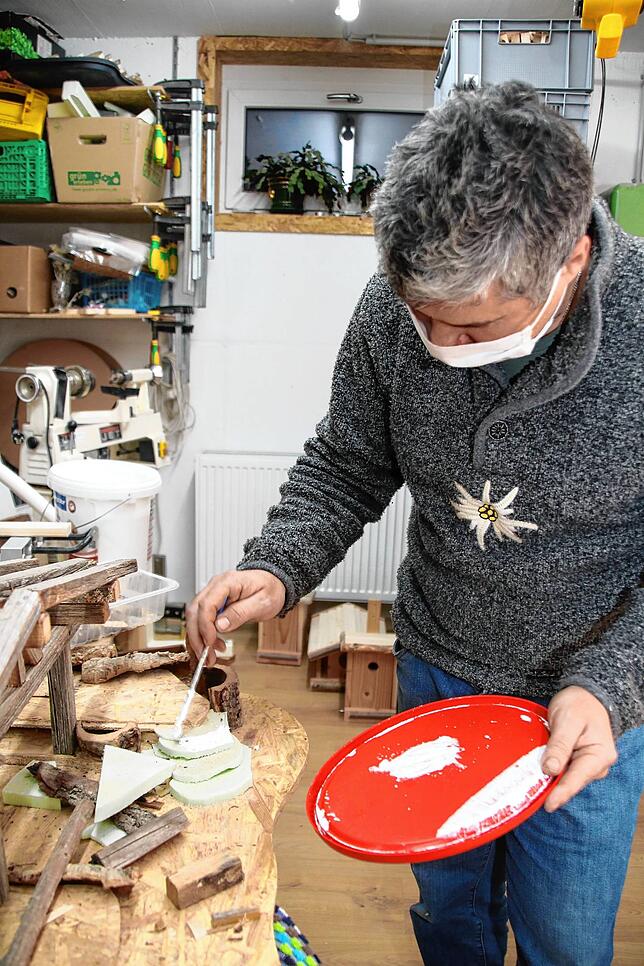 Bild 11: Von der uralten Schindel zur schmucken Weihnachtskunst: So entsteht eine handgebaute Krippe