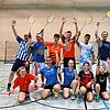 Die Badminton-Spieler vom TV Jahn halten alle zusammen und trainieren gemeinsam, egal ob es eine körperliche oder mentale ...