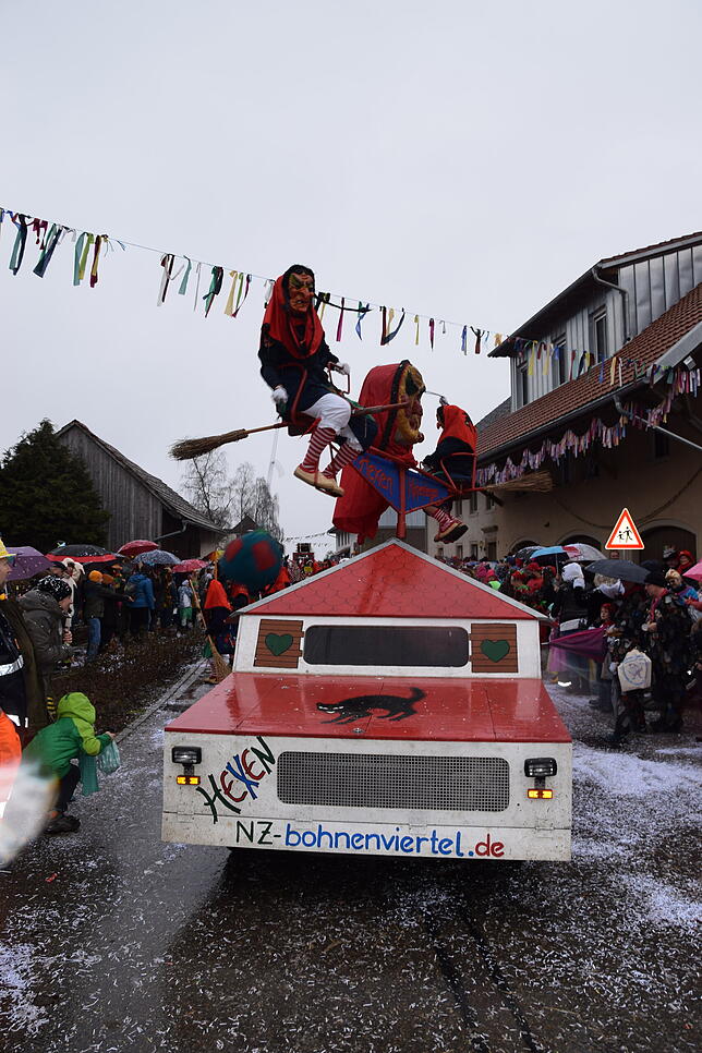 Bild 24: Bildergalerie: Das Schlüchttalnarrentreffen in Nöggenschwiel im besten Licht
