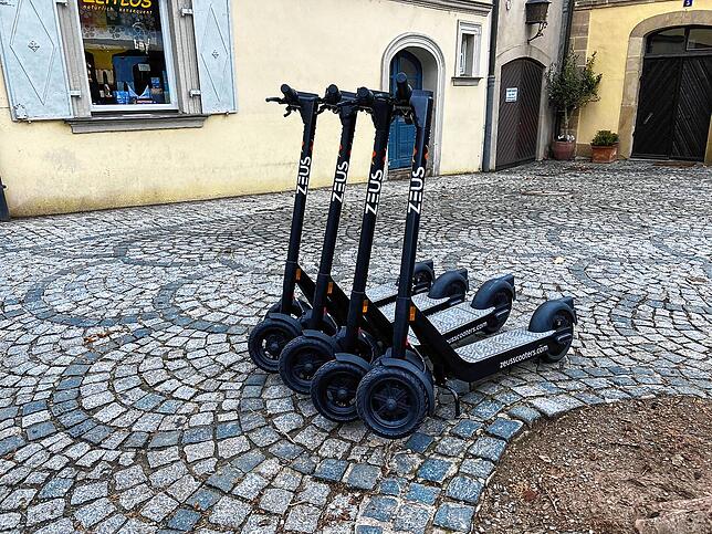 So sehen sie aus, die E-Scooter des Münchner Unternehmens Zeus Scooters. Im Juni war man noch zuversichtlich, dass die Testphase in ...