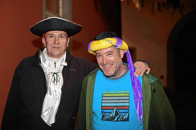Bild 33: Konstanzer Straßenfasnacht 2025: Am Fasnachtssamstag werden Besenwirtschaften gestürmt