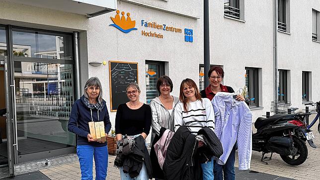 Die Organisatoren des Kleiderkarussells treffen sich zur Planung (von links): Ulla Hahn, Steffanie Töpfer, Carmen Beck, Cynthia Beck und ...