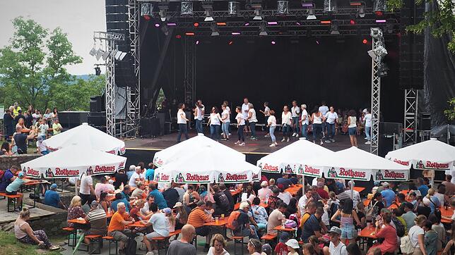 Auf der Karlsbastion begeisterte die Tanzschule Seidel mit einem bunten Programm.