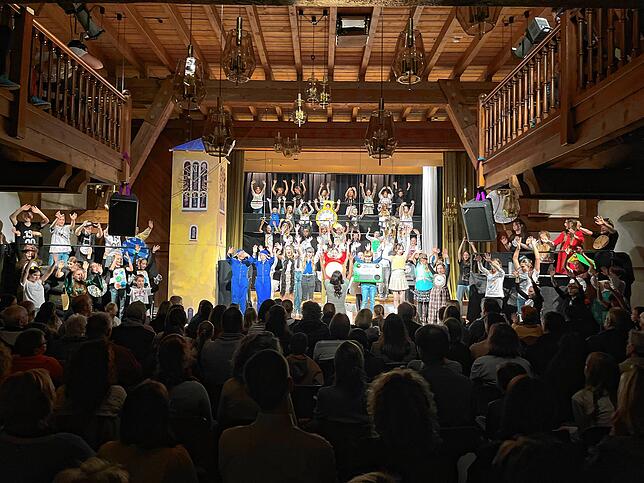 Großen Applaus gab es für das Musical „Ausgetickt“ der Schüler der Alemannenschule Wutöschingen, das sie an drei Tagen in der ...