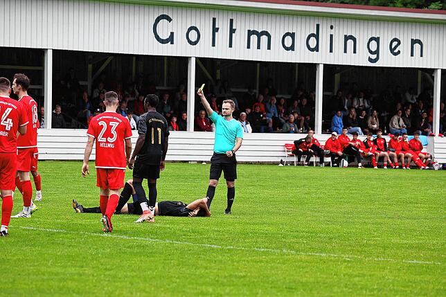 Bild 31: FC Pfaffenweiler feiert nach 2:1-Erfolg Relegationsplatz. Wir waren mit der Kamera dabei.