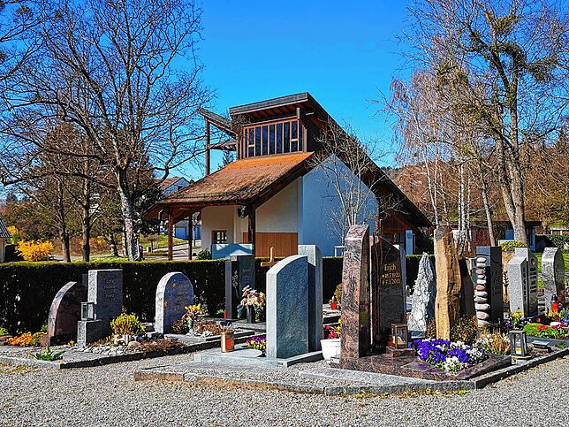 Seit langem schon stehen die sanierungsbedürftigen Wege auf dem Markdorfer Friedhof in der Kritik. Die SPD wünschte sich ein schnelleres ...