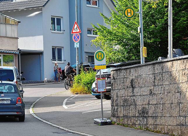 Die Bushaltestellen-Provisorium an der Bussenstraße. Seit die Haltestelle wegen der Baustelle verlegt wurde, sind die Fahrgastzahlen ...