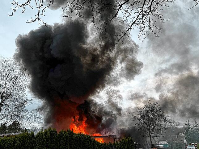 Das Feuer brach am Mittwochnachmittag aus. Die Rauchsäule war im ganzen Hegau zu sehen.