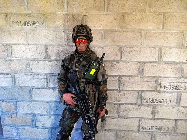 Oberleutnant Khodadad Ataiy: Der 25-Jährige sitzt in Herat in Afghanistan fest. Er hatte bei der Bundeswehr eine Ausbildung gemacht, um ...