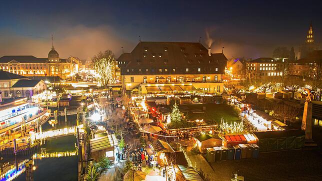 Der Konstanzer Weihnachtsmarkt ist ein Besucher-Magnet. Doch gewohnt wie hier im Bild von 2019 wird er im zweiten Corona-Jahr nicht ...