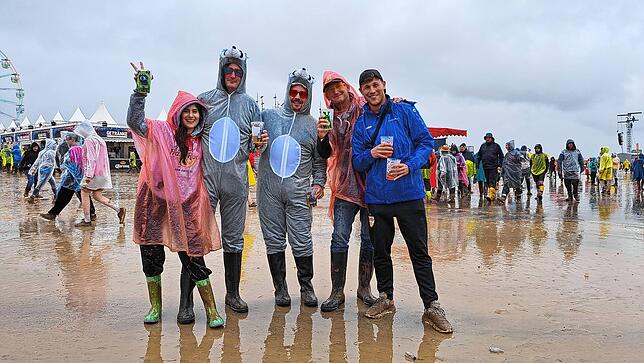 Bild 15: Southside 2024: Die Besucher trotzen dem Matsch