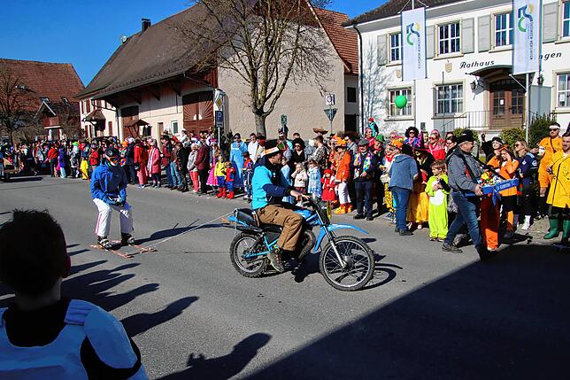 Bild 16: So bunt geht es beim Rosenmontagsumzug 2025 zu