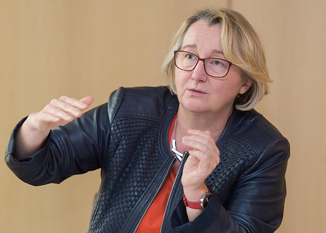 Wissenschaftsministerin Theresia Bauer will den Hochschulen mehr juristische Expertise zur Seite stellen, um Rechtssicherheit bei der ...