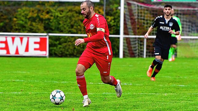 Mittelfeldmotor: Nach seiner Knieverletzung hofft Rouven Rünzi, dass er spätestens im Frühjahr wieder für den FC Wallbach auflaufen und ...