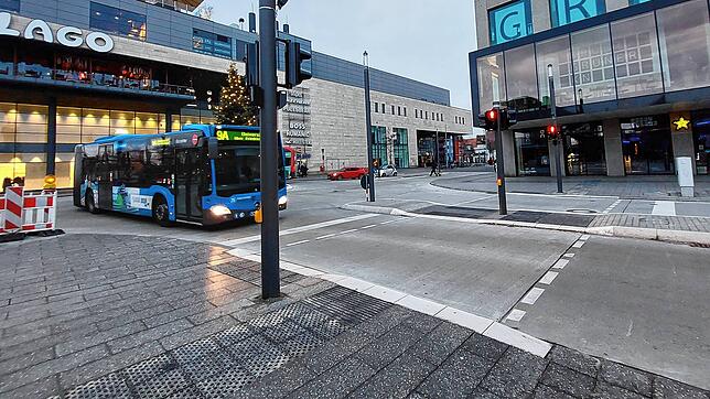 Einige Konstanzer fragen sich: Warum gibt es direkt beim Lago-Kreisel eine Ampel? Führt das nicht zu Verkehrsbehinderungen?