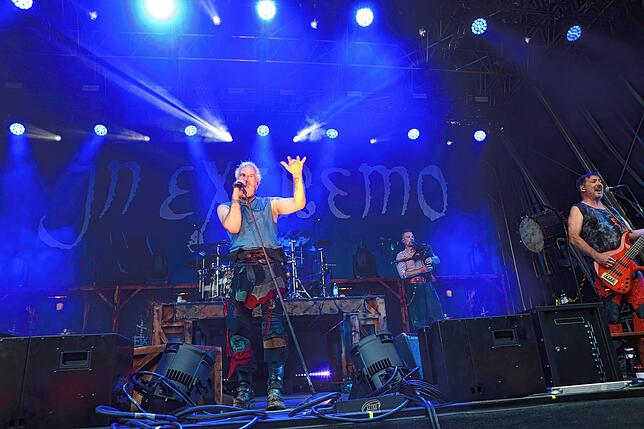 Die Band In Extremo bei ihrem Auftritt in Singen.