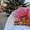 Eine kleine Tüte gebrannte Mandeln gibt es bei der Bodensee-Weihnacht 2024 für 3 Euro.