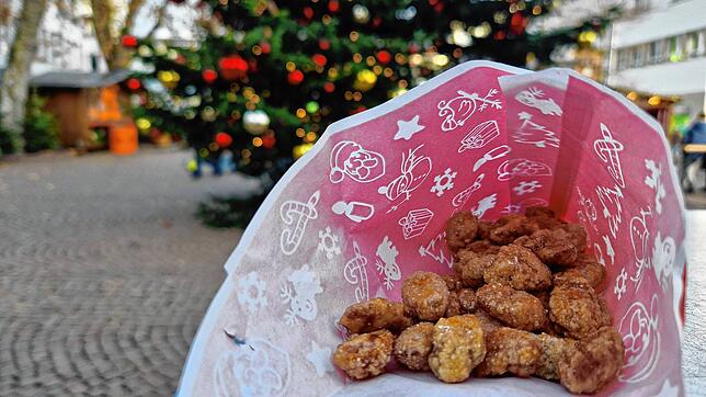 Eine kleine Tüte gebrannte Mandeln gibt es bei der Bodensee-Weihnacht 2024 für 3 Euro.