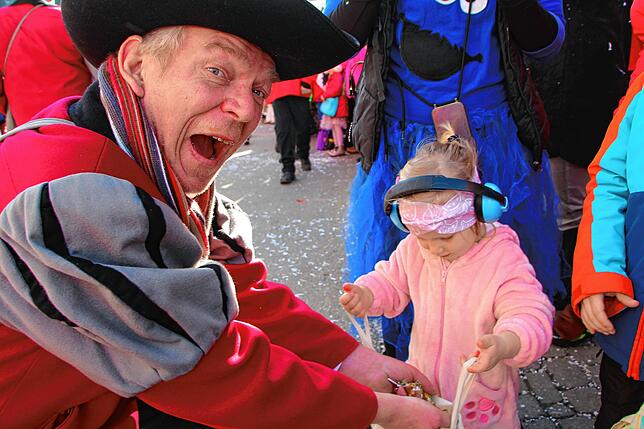 Bild 11: Kleggau-Narrentreffen: Tausende Narren begeistert vom Umzug - Bilder