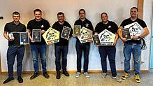 Die geehrten Guggenmusiker der Hotze-Hüüler Rickenbach (von links): Janik Ruschulte (zehn Jahre), Fabian Wehrle (15 Jahre) sowie Michael ...