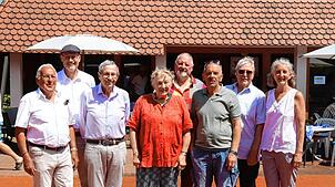 Sie halten dem Tennisclub Unterkirnach seit dem Gründungsjahr die Treue und wurden dafür im Rahmen des Festes zum 50-jährigen ...
