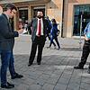 Dass sie beieinander stehen, ist praktisch die einzige Gemeinsamkeit zwischen AfD-Kandidat Michael Hug (Mitte) und Bernhard Grunewald, ...