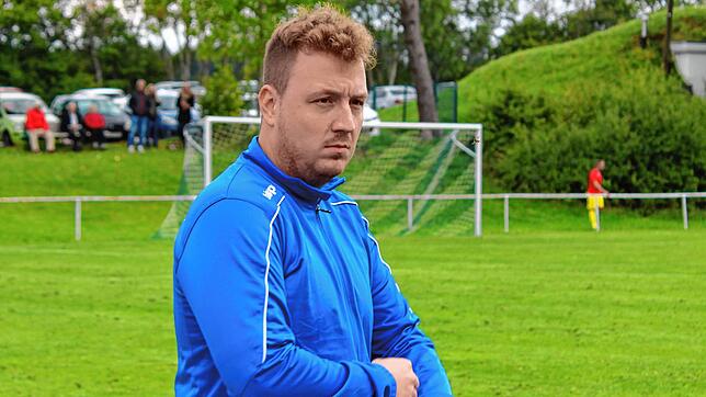 Kevin Figl trainiert auch kommende Saison den SV Niedereschach.