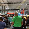 Riesen-Ansturm in der neuen Kaufland-Filiale: Wer mit seinem Einkauf zu Kasse will, braucht richtig Geduld. Teilweise reichen die ...