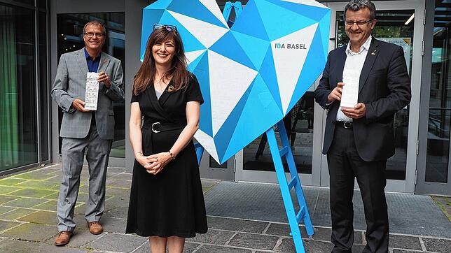 Für Oberbürgermeister Klaus Eberhardt (links), IBA-Geschäftsführerin Monica Linder-Guarnaccia und Stadtammann Franco Mazzi ist der ...