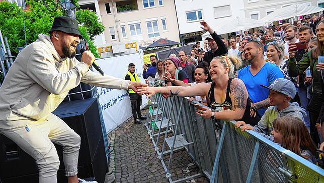 Gentleman hatte seine Fans beim Auftritt in Markdorf fest im Griff.