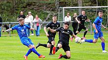Der FC Pfaffenweiler (Nico Anders, rechts) setzte sich mit 3:2 beim FV Möhringen (zweifacher Torschütze Kevin Switalla) durch.