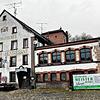 Das denkmalgeschützte Hauptgebäude des „Bregtälers“ wird renoviert, die Außenansicht bleibt erhalten. Der Garagenteil rechts wird ...