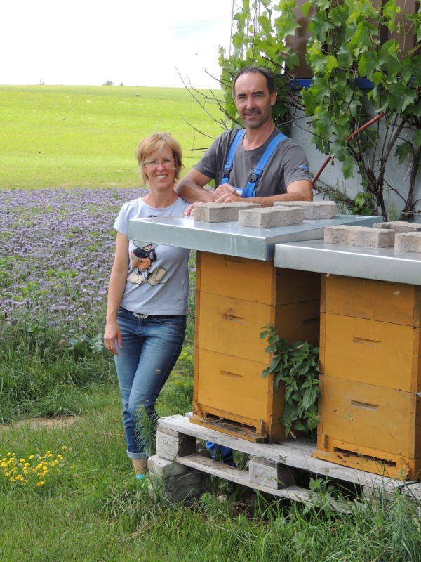 Andreas und Simone Moser besitzen auch selbst mehrere Bienenstöcke. Bilder: Heike Lubenow-Rapp