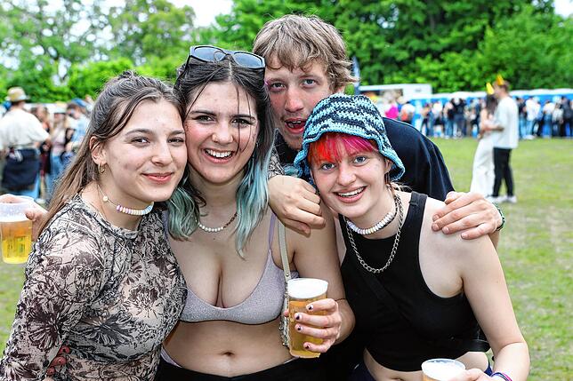 Bild 12: Im Stadion wird am zweiten Tag des Campus-Festivals nochmals aufgedreht