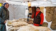 Dieser Fellhändler machte bei Wind und Schnee ein ordentliches Geschäft.