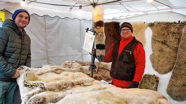 Dieser Fellhändler machte bei Wind und Schnee ein ordentliches Geschäft.