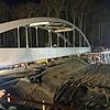 Am Freitagabend wurde die neue Eisenbahnbrücke installiert und auf ihren zukünftigen Platz verschoben. Die Arbeiten dauerten rund eine ...