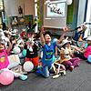 Obwohl das Seehasenfest dieses Jahr coronabedingt nicht stattfindet, bekommen die Häfler Erstklässler Hasenklee, hier in der Grundschule ...
