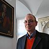 Jörg Martin ist Leiter des Fürstlich Fürstenbergischen Archivs. Hinter ihm befindet sich ein Gemälde von Joseph Wilhelm Ernst zu ...