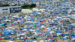 Beim Camping auf dem Southside 2025 gibt es verschiedene Möglichkeiten. Alle Infos zu Preisen und Campingplätzen gibt es hier.