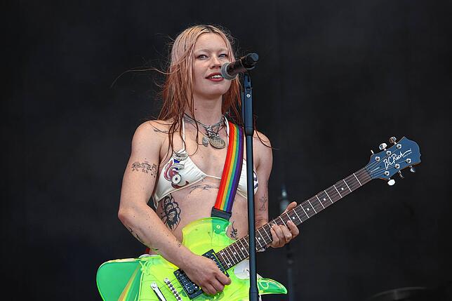 Bild 17: Southside Festival 2025: Der Auftritt von Wet Leg in Bildern