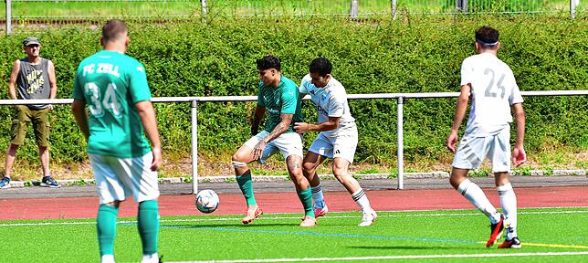 Bild 6: FC Zell besiegt den SV Blau-Weiß Murg mit 2:0 – und wir haben Bilder!