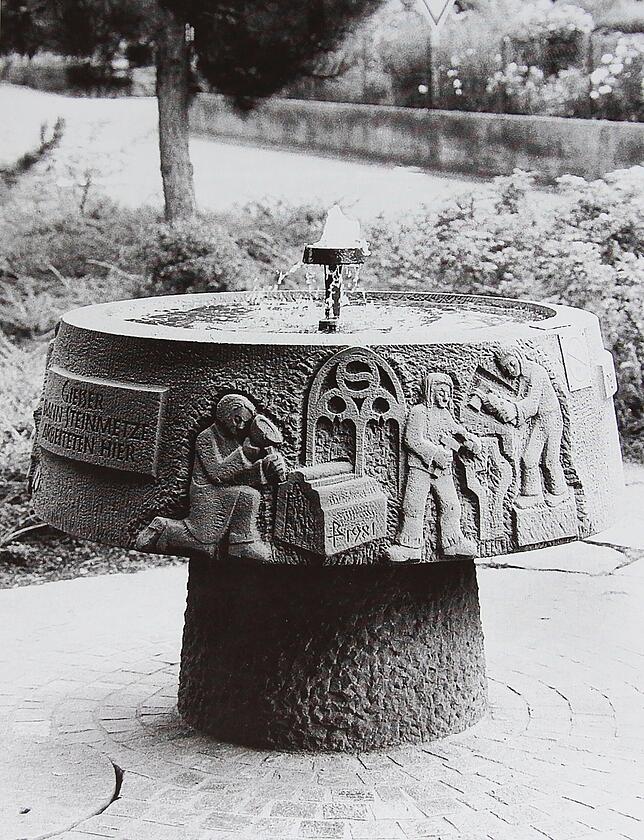 Der 1981 eingeweihte &bdquo;Türkenseppbrunnen&ldquo; erinnert an den Uhrmacher.