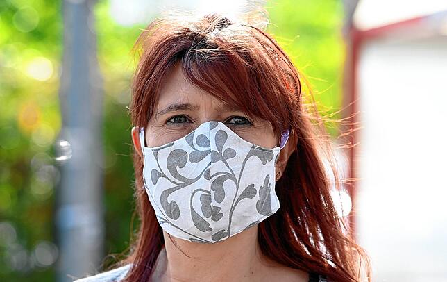 Bild 3: Maskenparade aus Friedrichshafen: Wir zeigen Häfler mit ihrem Mund- und Nasenschutz. Eine Portraitserie